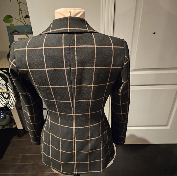 Suit - Picture 7 of 7